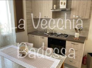 A kitchen or kitchenette at La vecchia Badessa a due passi dal mare