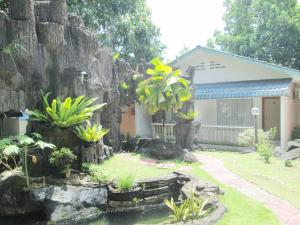 Сад в Pelangi Hotel & Resort