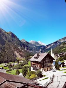 a view of a village with mountains in the background at Superior Apartment Eva in Heiligenblut