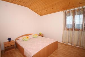 Postel nebo postele na pokoji v ubytování Apartments with parking spaces Ivan Dolac, Hvar - 8797