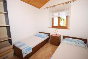 Postel nebo postele na pokoji v ubytování Apartments with parking spaces Ivan Dolac, Hvar - 8797