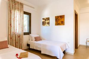 3Aktes Suites & Studios客房内的一张或多张床位