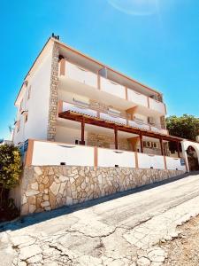 Fotografie z fotogalerie ubytování Apartments with a parking space Metajna, Pag - 527 v destinaci Metajna