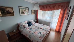 A bed or beds in a room at Farkas apartman