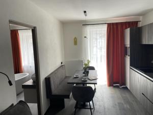 TV a/nebo společenská místnost v ubytování Nepomuk rooms