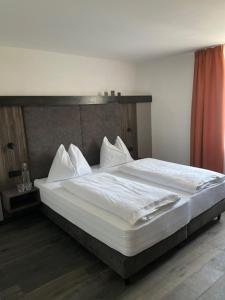 Postel nebo postele na pokoji v ubytování Nepomuk rooms
