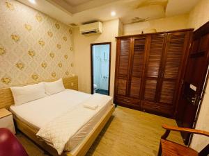 Postel nebo postele na pokoji v ubytování Hotel Quỳnh Anh