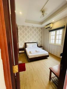 Postel nebo postele na pokoji v ubytování Hotel Quỳnh Anh