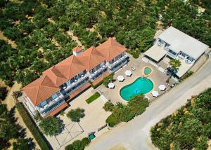 an overhead view of a house with a swimming pool at En Armonia Hotel in Laganas