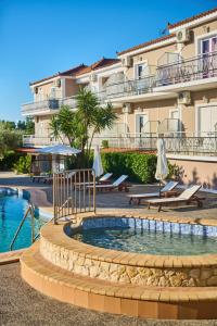 Bazén v ubytovaní Armonia Hotel by Zante Plaza alebo v jeho blízkosti