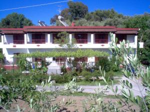 Gallery image of Alexandros Studios in Mesongi