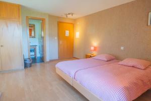Cama o camas de una habitación en Hotel Mont Rouge