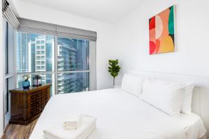 Postel nebo postele na pokoji v ubytování Dubai Marina Breathtaking views - Spacious 3BR