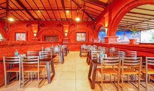 Un restaurante o sitio para comer en Siddhagiri Hotel and Resort