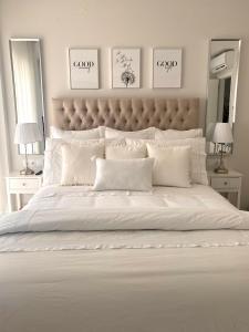 Postel nebo postele na pokoji v ubytování Ocean View Luxury Apartment