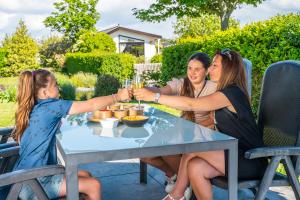 Επισκέπτες που μένουν στο EuroParcs de Woudhoeve