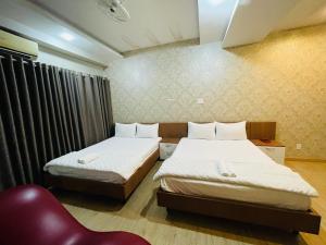 Postel nebo postele na pokoji v ubytování Hotel Quỳnh Anh