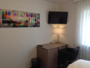 TV a/nebo společenská místnost v ubytování Tankbar's Hotelchen