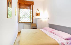 Ένα ή περισσότερα κρεβάτια σε δωμάτιο στο Nice Home In Terracina With Wifi