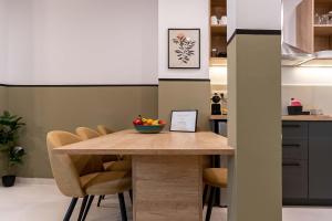 A kitchen or kitchenette at Mar25 by Smart Cozy Suites - In the heart of Athens - 9 minutes from metro - Available 24hr
