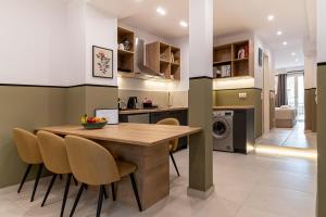 A kitchen or kitchenette at Mar25 by Smart Cozy Suites - In the heart of Athens - 9 minutes from metro - Available 24hr