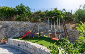 Laste mänguala majutusasutuses Nice Home In Kucine With Outdoor Swimming Pool