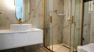 Vannituba majutusasutuses Pagiatakis Suites +37 fotot