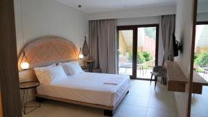 Postel nebo postele na pokoji v ubytování Pagiatakis Suites