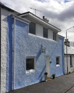 a white building with a blue sky at Glenelg in Tobermory
