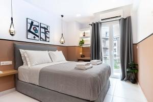 Ένα ή περισσότερα κρεβάτια σε δωμάτιο στο Mar25 by Smart Cozy Suites - In the heart of Athens - 9 minutes from metro - Available 24hr