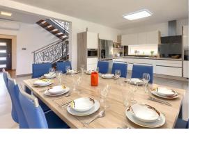 Kuchyň nebo kuchyňský kout v ubytování Villa Edi-heated pool & e-bike