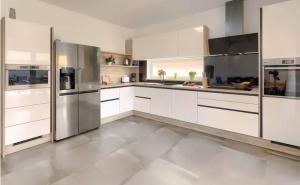 Kuchyň nebo kuchyňský kout v ubytování Villa Edi-heated pool & e-bike