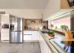 Kuchyň nebo kuchyňský kout v ubytování Villa Edi-heated pool & e-bike
