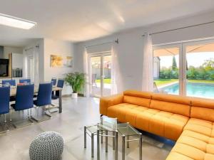Posezení v ubytování Villa Edi-heated pool & e-bike