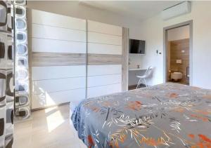 Postel nebo postele na pokoji v ubytování Villa Edi-heated pool & e-bike