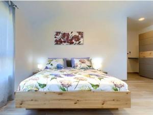 Postel nebo postele na pokoji v ubytování Villa Edi-heated pool & e-bike