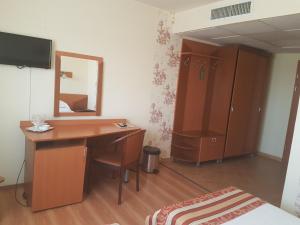 TV a/nebo společenská místnost v ubytování Hotel Transit