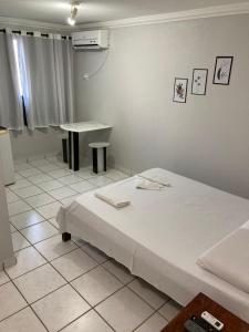 a hospital room with a bed and a table at Pousada Lá Na Praia in São José da Coroa Grande