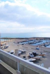 Fotografia z galérie ubytovania Duplex Residencial Marina del Port 72 v destinácii Calafat