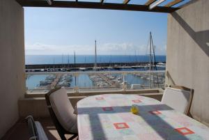 Fotografia z galérie ubytovania Duplex Residencial Marina del Port 72 v destinácii Calafat