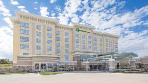 a rendering of the hampton inn suites hotel at Holiday Inn Hotel & Suites Davenport, an IHG Hotel in Davenport