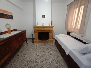 Postel nebo postele na pokoji v ubytování Kostas Maria Apartment 109m2 1st Floor