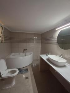 Koupelna v ubytování Kostas Maria Apartment 109m2 1st Floor