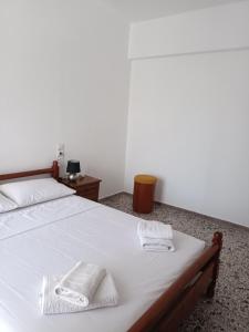 Postel nebo postele na pokoji v ubytování Kostas Maria Apartment 109m2 1st Floor