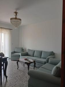 Posezení v ubytování Kostas Maria Apartment 109m2 1st Floor