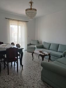 Posezení v ubytování Kostas Maria Apartment 109m2 1st Floor