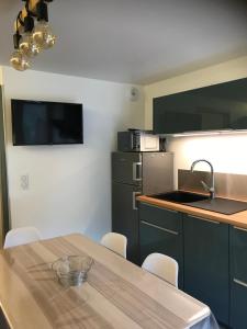 Kuchyň nebo kuchyňský kout v ubytování Chatel - appartement 2 pièces rénové - 4 personnes - proche centre - ménage inclus