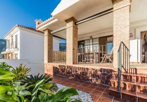 Balkón nebo terasa v ubytování Villa Blanca - piscina de sal, playa 15mn, sierra