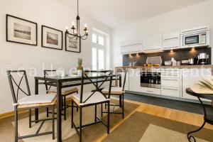 Η κουζίνα ή μικρή κουζίνα στο Villa Libelle by Callsen +12 φωτογραφίες
