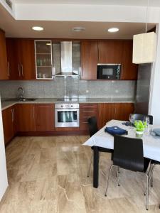 Kép Apartamento, piscina y jardín szállásáról L'Ampollában a galériában